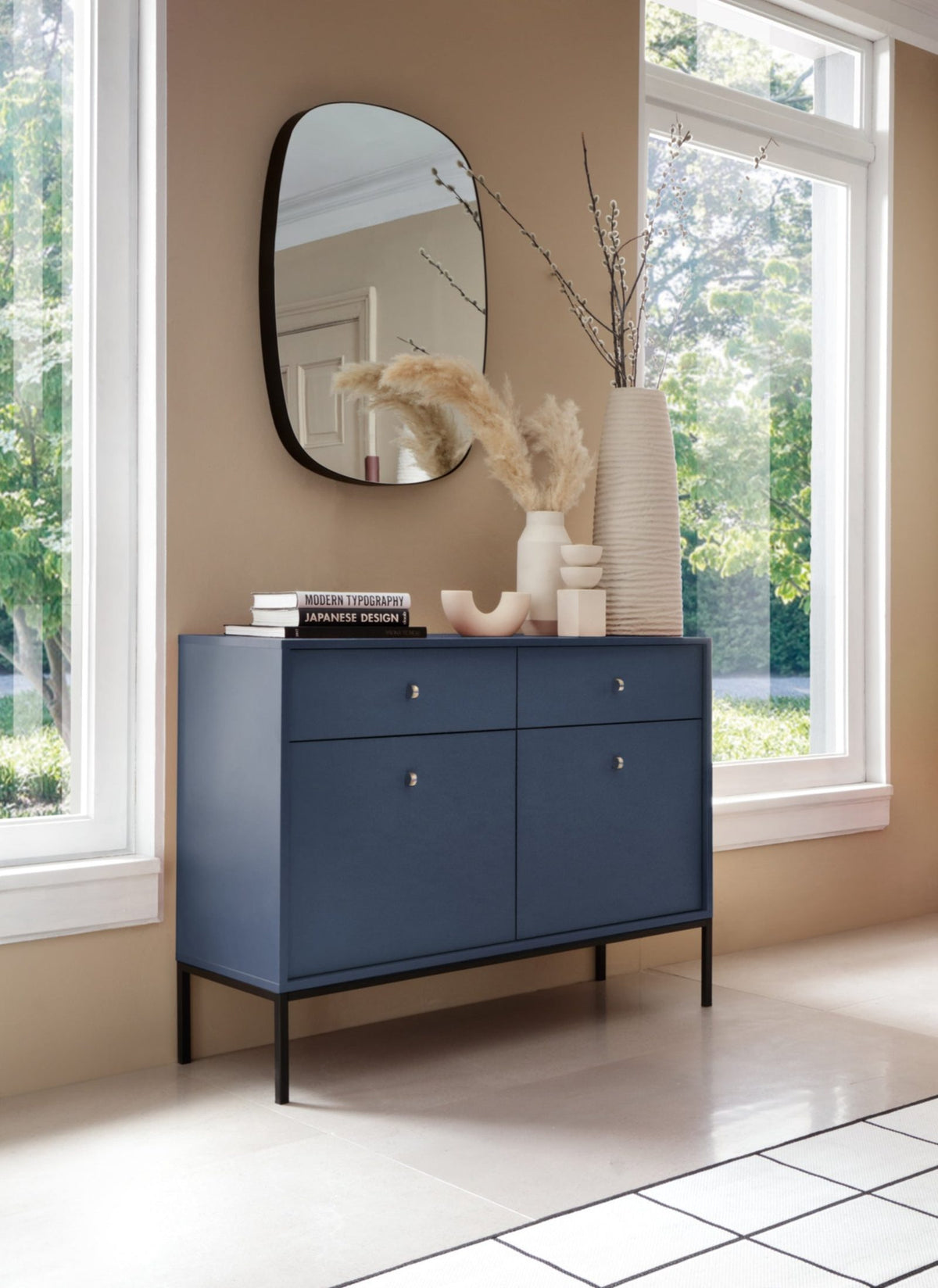 Komoda Kviat 104x84 w stylu vintage – w aranżacji wnętrza