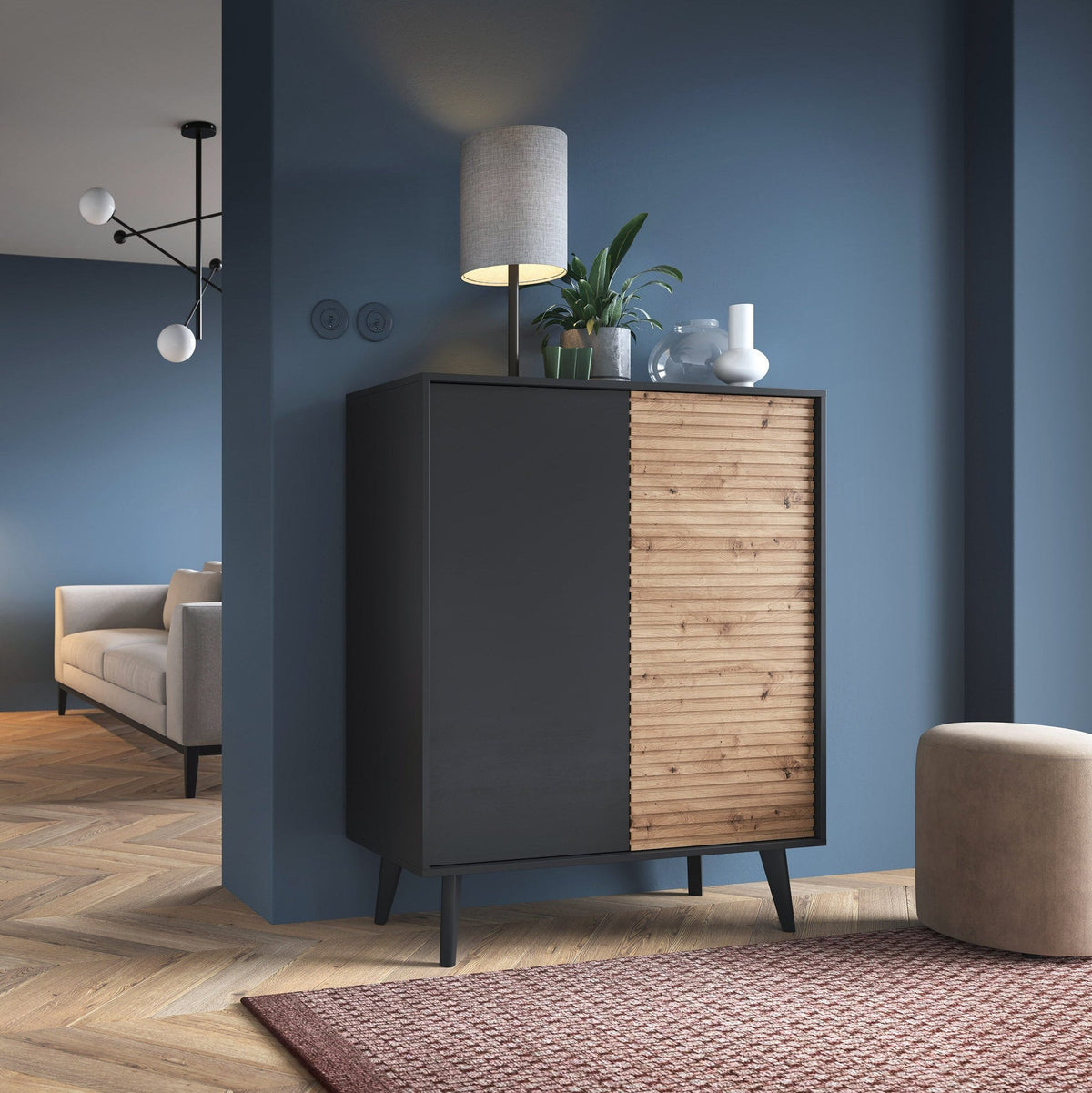 Komoda Las z drzwiami 104x125 w stylu industrialnym – w aranżacji wnętrza
