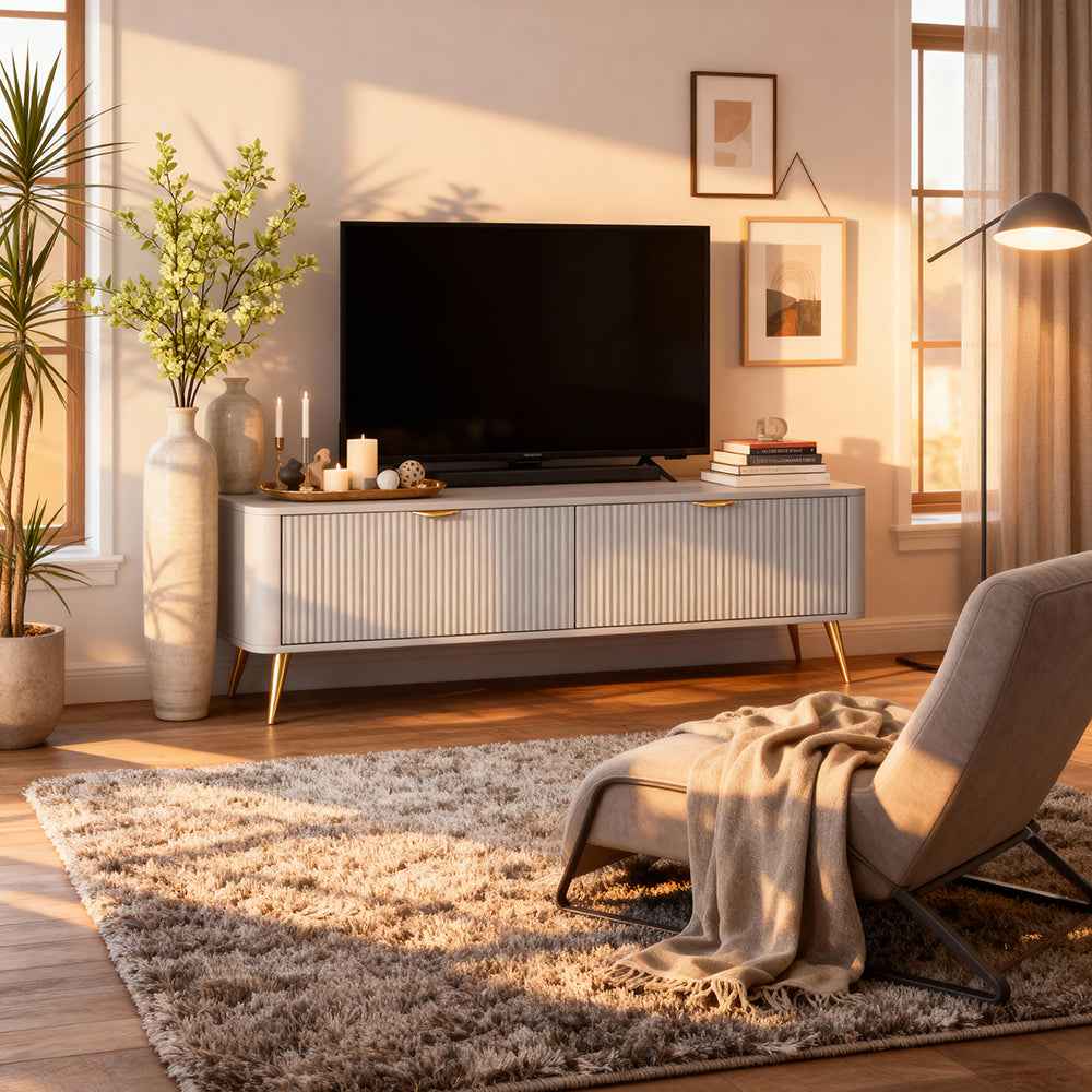 Szafka RTV pod telewizor Laanti 163x51 w stylu nowoczesnym – w aranżacji wnętrza