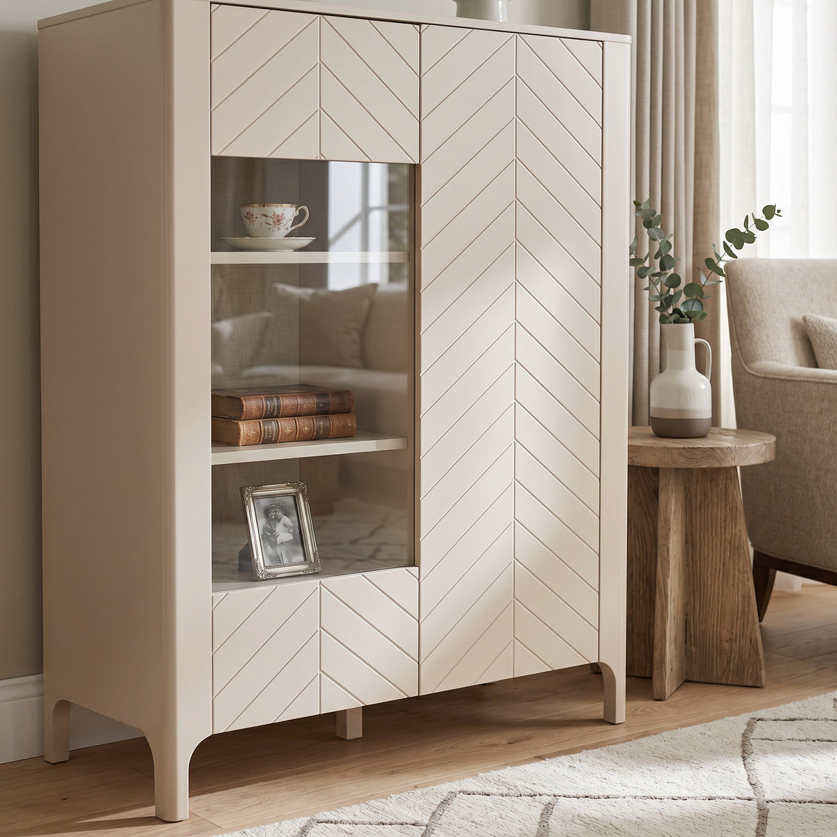 Witryna EKLIPSO 103x145 z przeszkleniem w stylu nowoczesnym, kolor Kaszmir – w aranżacji wnętrza | Pillovely
