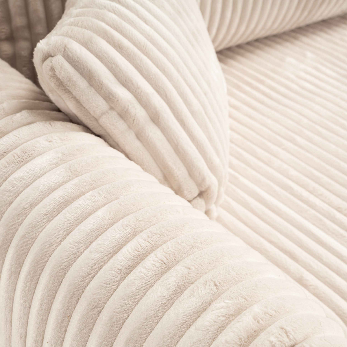 Sofa Alloro 3-osobowa z funkcją spania 145x200 z pojemnikiem w stylu nowoczesnym – zbliżenie na detale i fakturę