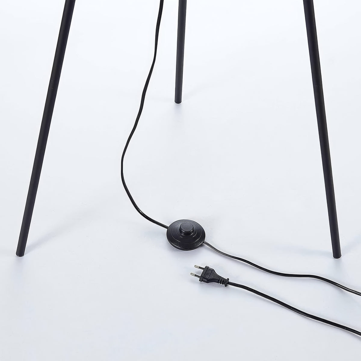 Lampa Aureno podłogowa na trójnogu z abażurem w stylu eleganckim – zdjęcie 6