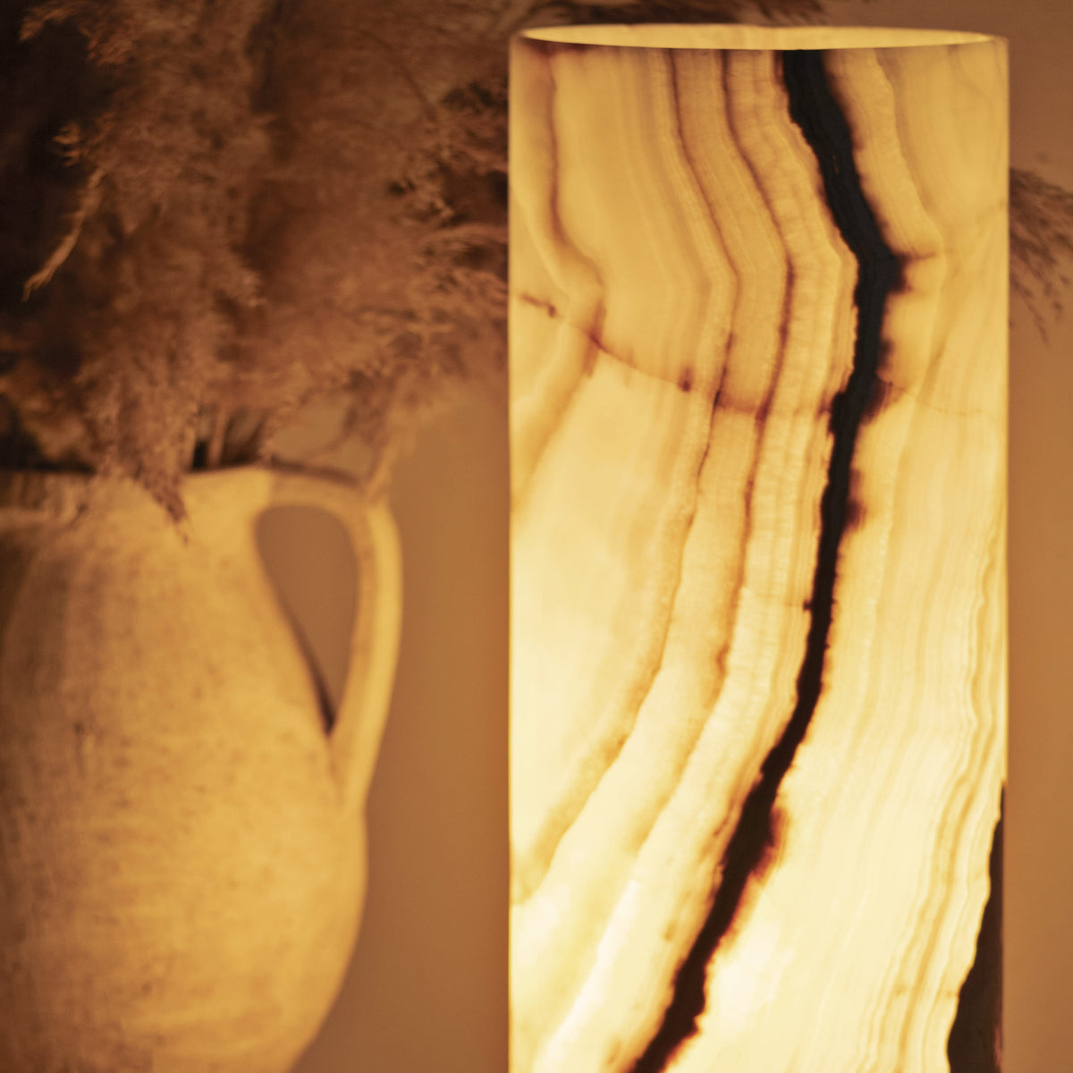 Petrona Onyx Table Lamp, Elegant Style – photo 6