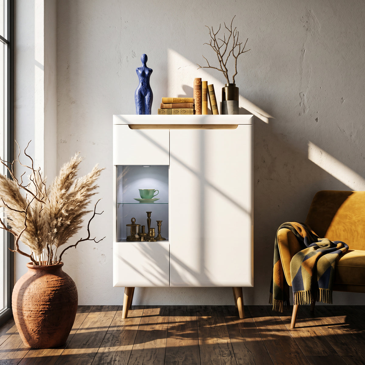 Witryna do salonu Trava z przeszklonym frontem 90x134 cm w stylu skandynawskim – w aranżacji wnętrza