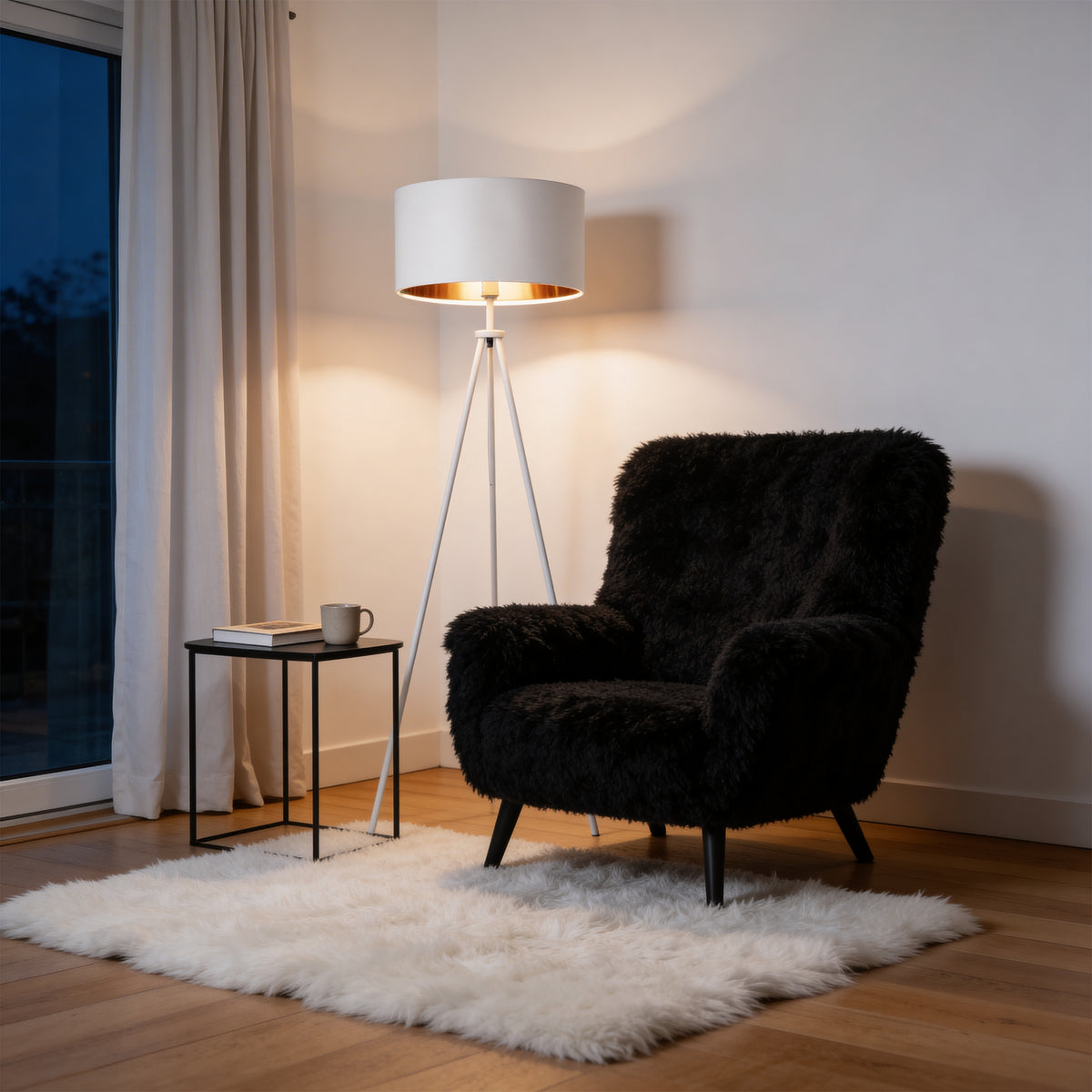 Lampa Aureno podłogowa na trójnogu z abażurem w stylu eleganckim – w aranżacji wnętrza