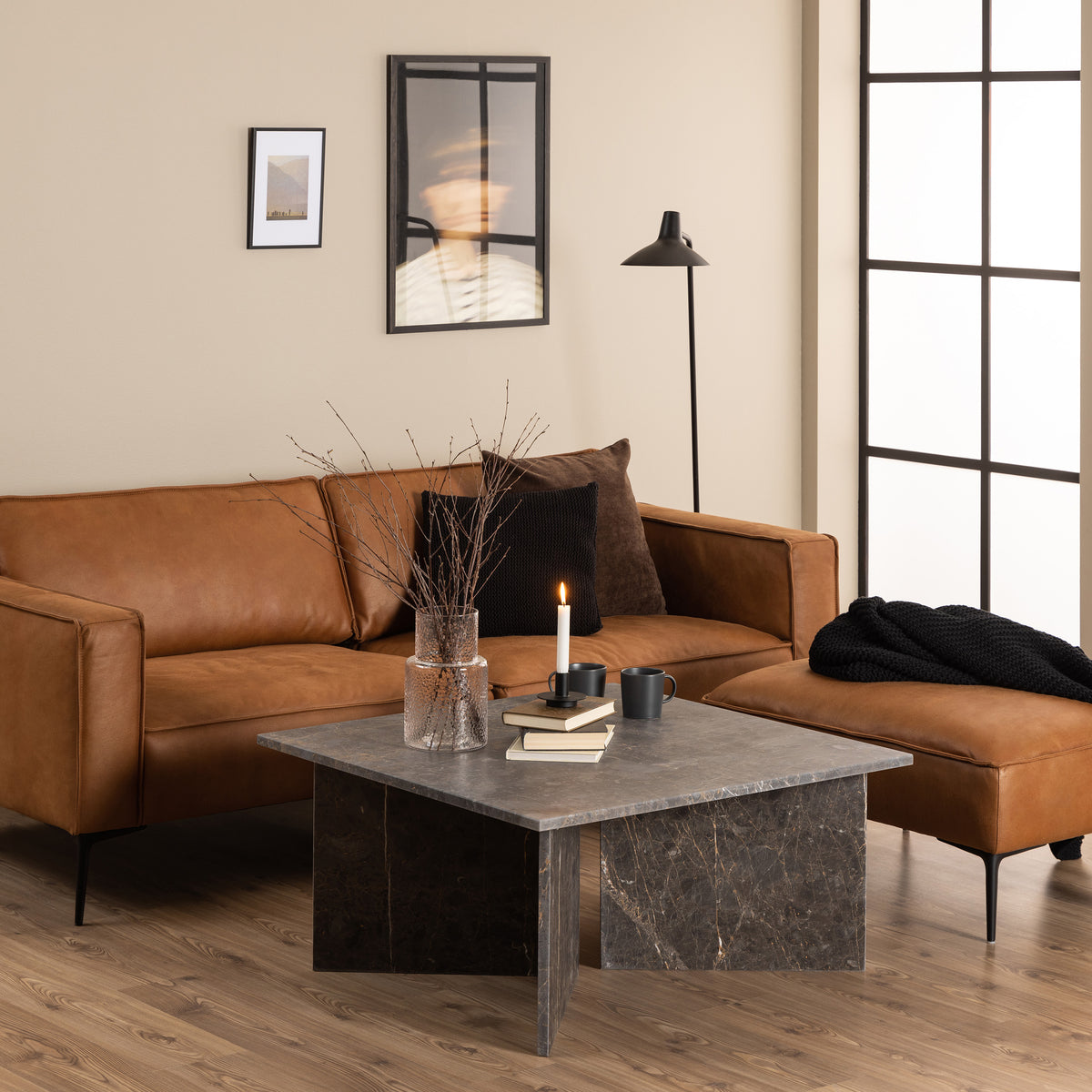 Stolik kawowy do salonu Plaris 90x42 w stylu eleganckim – w aranżacji wnętrza
