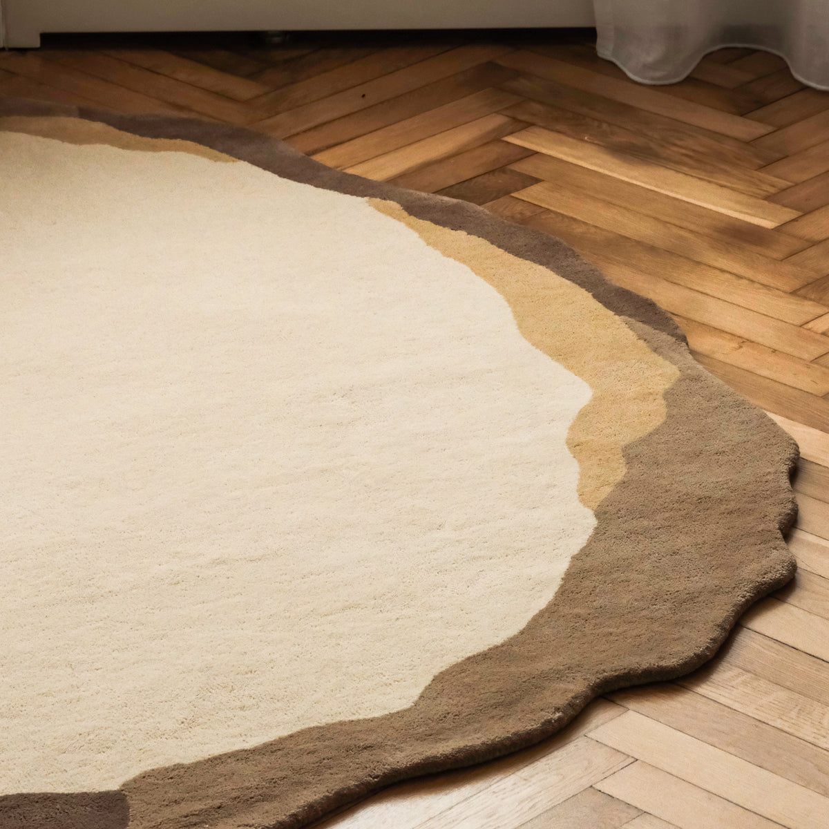 Groti Round Rug, Hand-tufted Wool with a Bold Border in Classic Style – photo 5