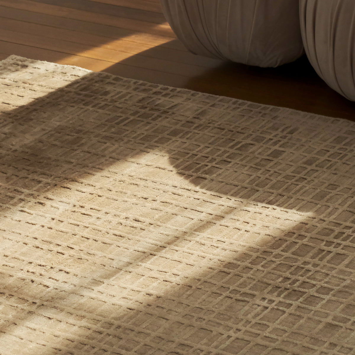 Gamino Rug Woven from Tencel with a Two-level Check Pattern, Modern Style – photo 5