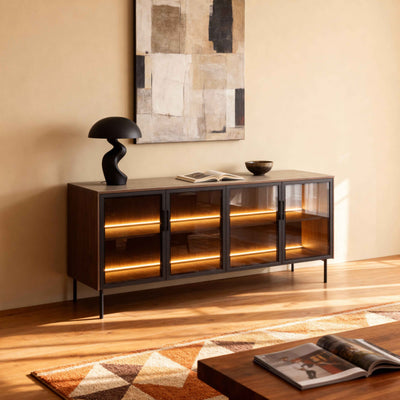 Komoda Lummer 181x83 z drzwiami w stylu eleganckim – w aranżacji wnętrza