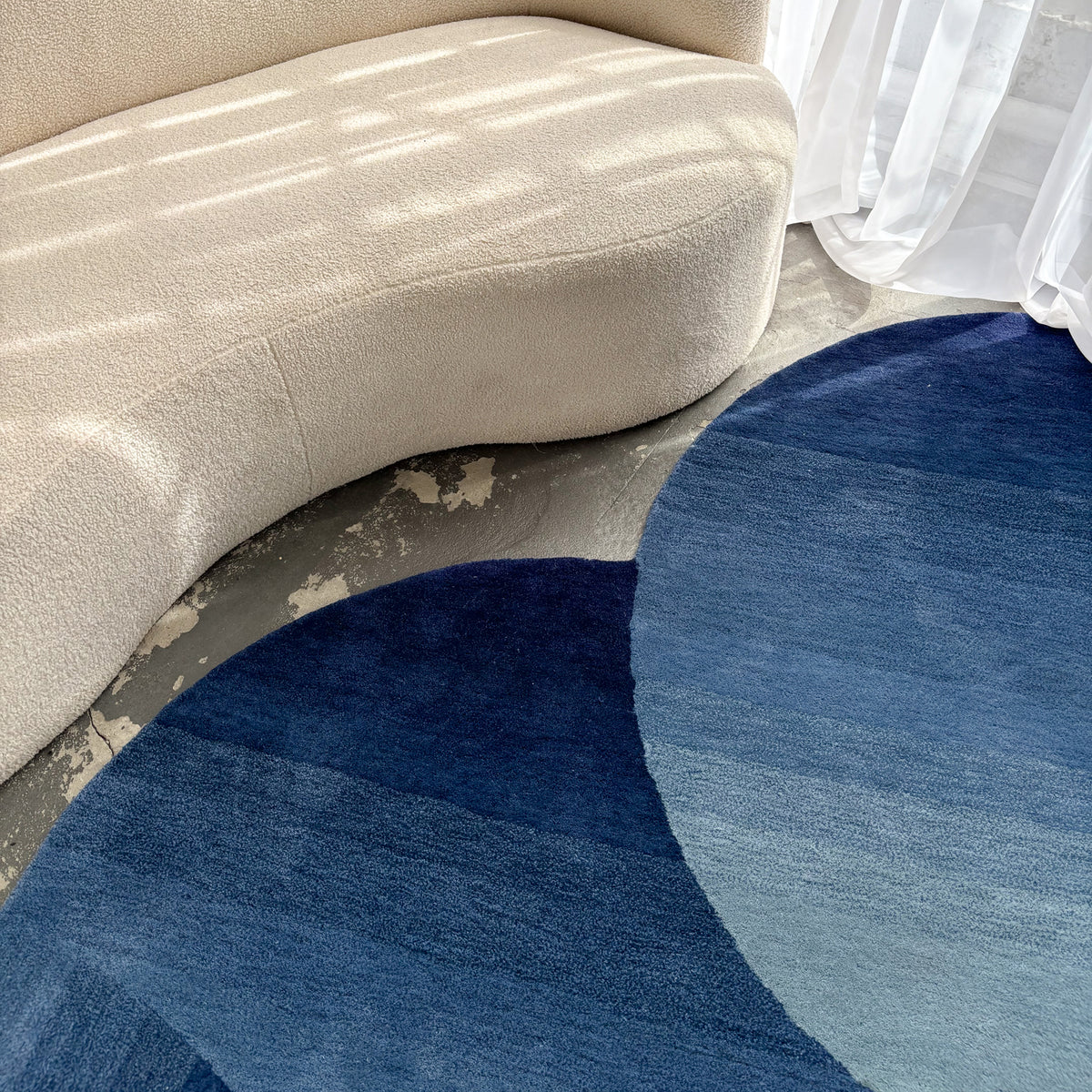 Berri Rug with a Round Gradient Pattern, Modern Style – photo 4