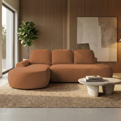 Moluni corner sofa, 263 cm, Rusty Chestnut (BELLINI 09), left-hand version, in a living room with slatted panelling, a jute rug and a coffee table