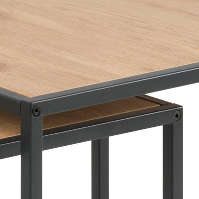 Skeleto 50x45 Wild Oak coffee tables – a close-up of the tabletop with a wood-effect finish and a black steel frame