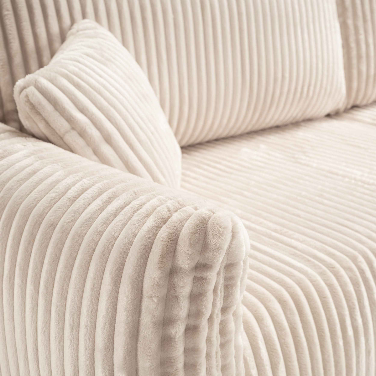 Sofa Alloro 3-osobowa z funkcją spania 145x200 z pojemnikiem w stylu nowoczesnym – zbliżenie na detale i fakturę